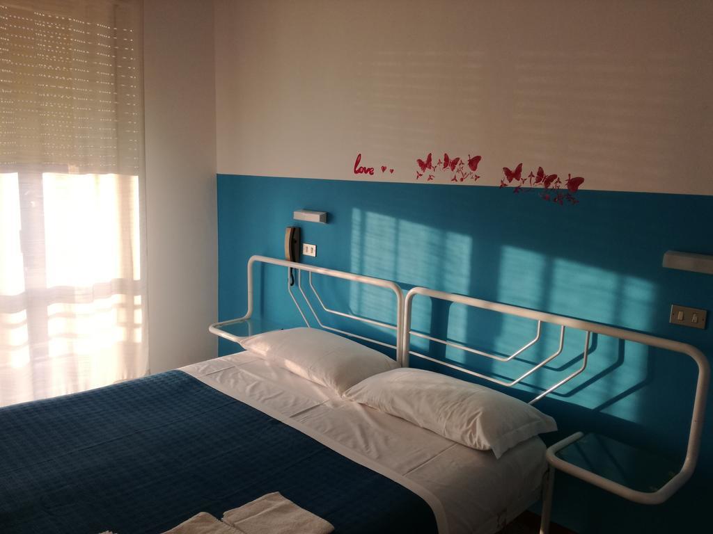 Albergo B&B Serafini Римини Екстериор снимка